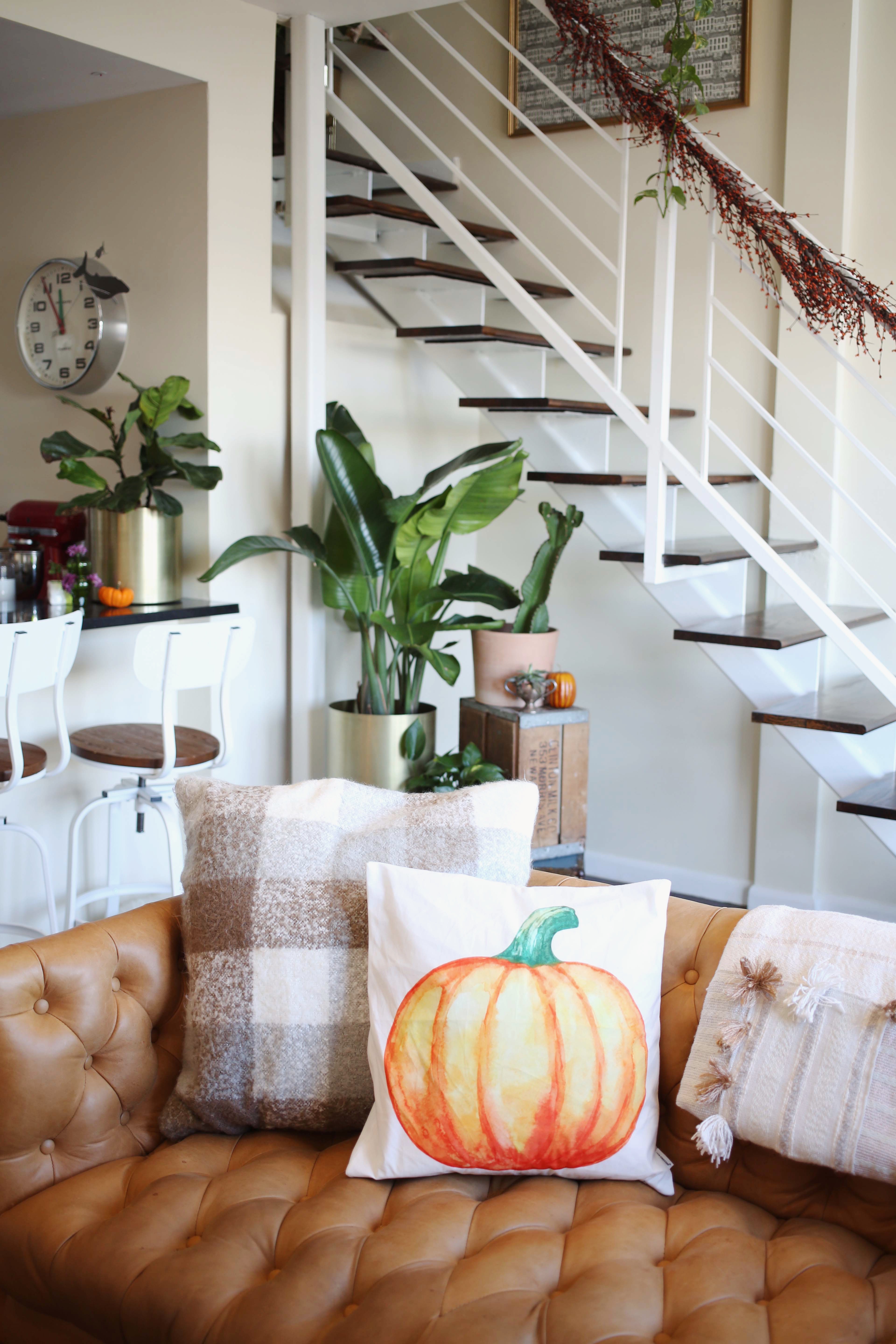 8 fall apartment decor ideas - Noelle's Favorite Things